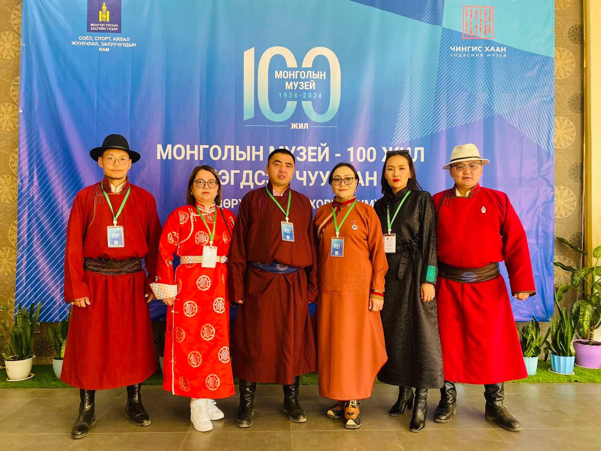 МОНГОЛЫН МУЗЕЙ-100 ЖИЛ НЭГДСЭН ЧУУЛГАНД АМЖИЛТТАЙ ОРОЛЦЛОО.